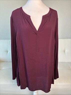 Serein Women's V-Neck Long-Sleeve Blouse in Deep Plum